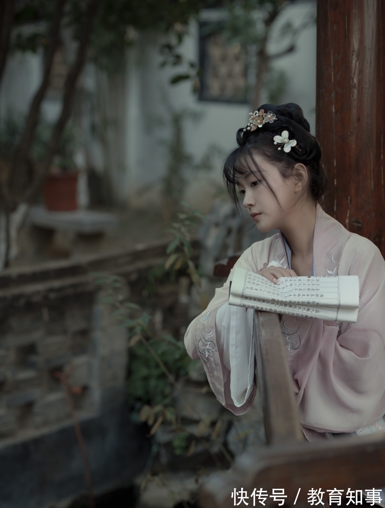 秋霜@五律丨雁宕云天阔,香生桂殿初。临窗茶一盏,欲问夜何如?