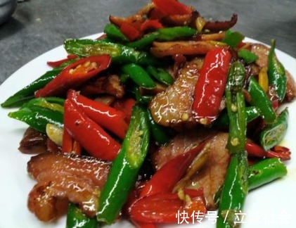 腊肉|炒腊肉时,别直接下锅炒!大厨教你这2招,腊肉咸香美味,好吃!