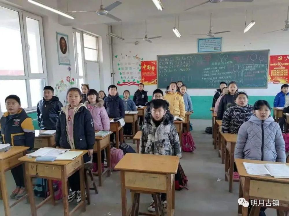  学生|寨西店小学开展“宪法宣读”活动