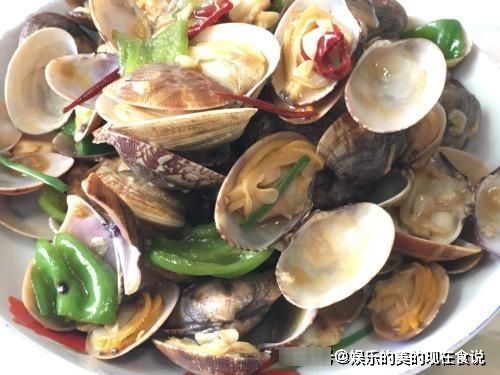 爆炒花甲时，到底要不要焯水？八成人不懂，难怪吃起来有沙有腥味