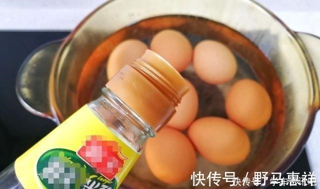 热鸡蛋|煮鸡蛋时,有人加盐,有人放醋,早餐店老板教你6招,鲜嫩易剥壳