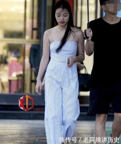 街拍|路人街拍:这样的休闲套装,很显好身材