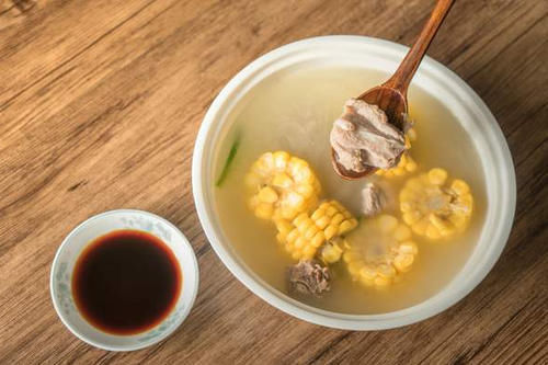 猪肉价格|炖骨头汤，牢记“2不放”窍门，味道鲜美无腥味，骨汤又浓又白