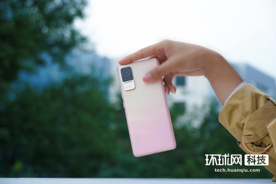 cop|Xiaomi Civi 开箱图赏：兼顾轻薄与颜值 美颜效果名副其实