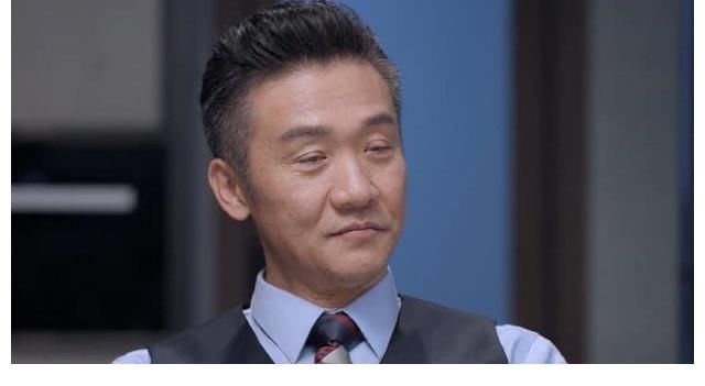 《突围》陆建设,从戳脊梁骨到歌功颂德,利益才是最核心的东西