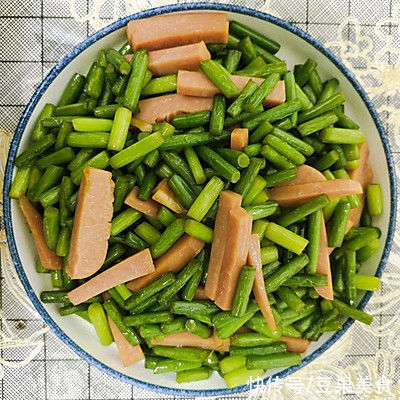 今天我吃光5碗饭的秘诀是炒蒜薹...