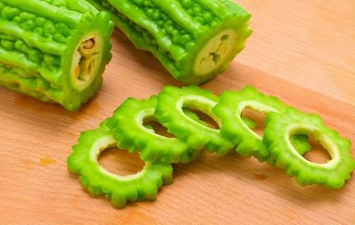 香椿芽性温|想长寿得会吃，不妨多吃三种食物，清热祛湿，养肝排毒，补血调经