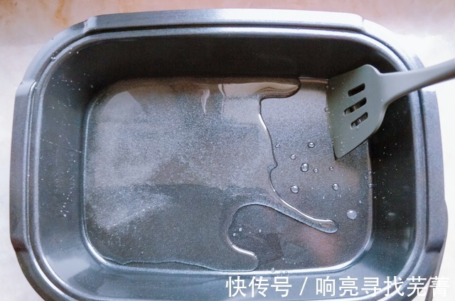 在家做翻砂芋头，甜而不腻，比买的零食强多了！