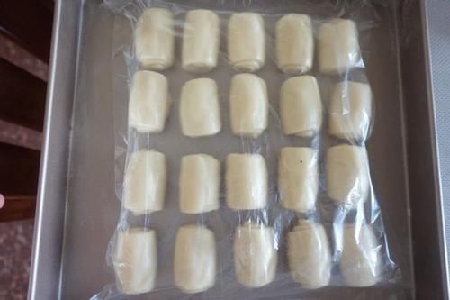  酥到掉渣的蛋黄酥，在家就能制作，成本不到4元钱，比买来的好吃