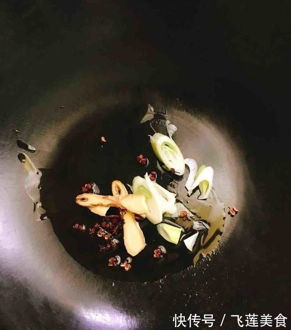 从冰箱里拿出来的冻肉,不要用水泡,教你1招,吃起来像鲜肉一样