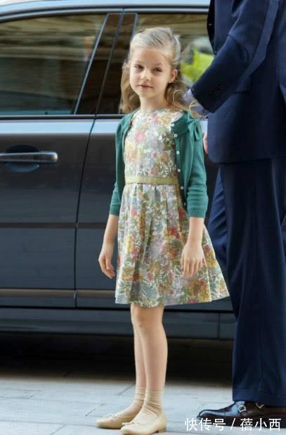 西班牙|真正的贵族穿衣真简约,看西班牙公主莱昂诺尔就懂了,高级又洋气