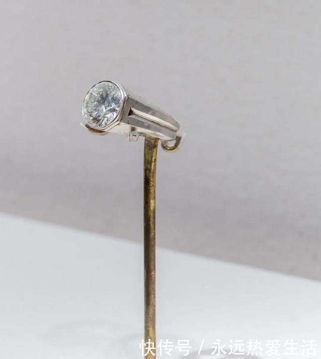 清朝的首饰比现代还时尚,鸽子蛋钻戒翡翠耳环样样有