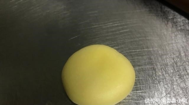 1碗面粉,2个鸡蛋,不加一滴水,松软香甜,比面包还营养好吃