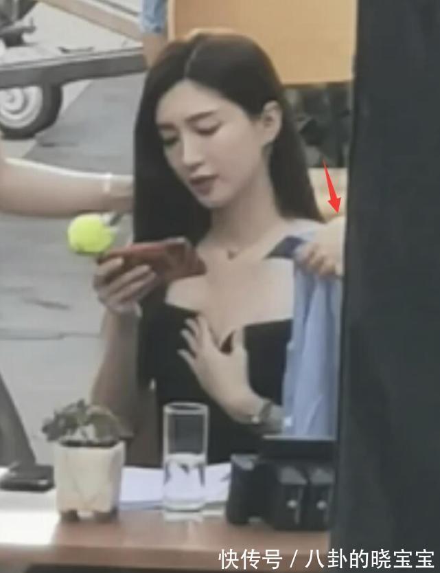 文娱圈吃瓜平常，及快养肥的猪要跑！苹果回流中国？印度急了召回苹果反垄断侦察，吃瓜文娱