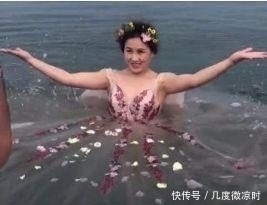 模仿|新娘站在海里模仿美人鱼拍照,看到成片之后,新娘大呼太漂亮了