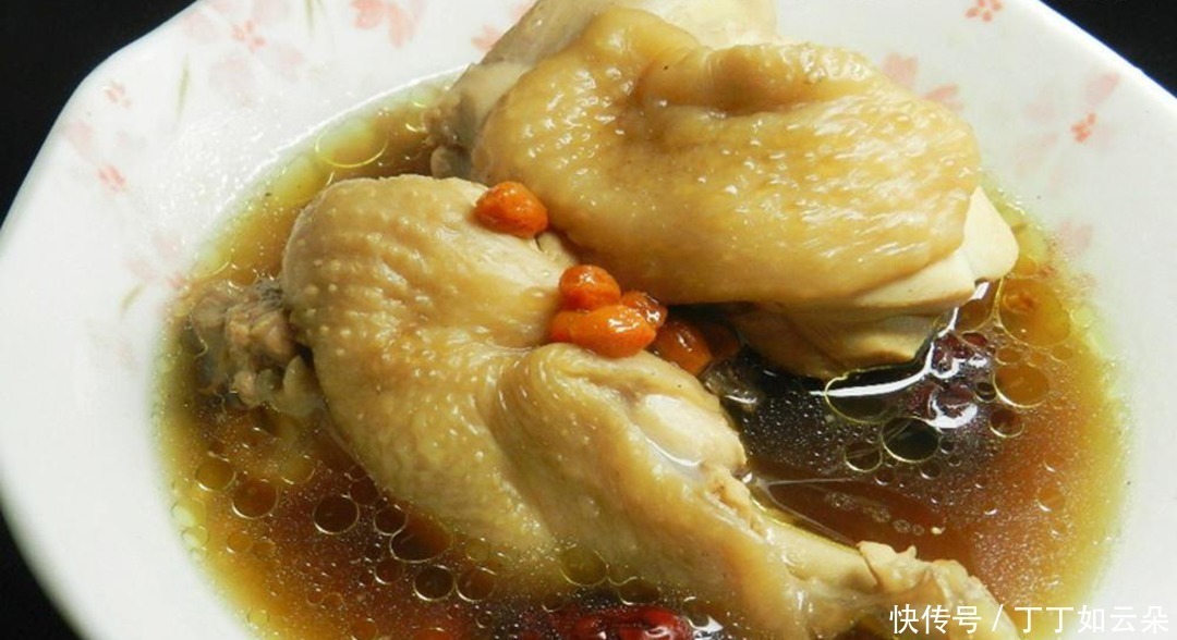 鲜美|炖鸡最忌直接下锅,教你正确“3不放”窍门,汤汁鲜美无腥味!