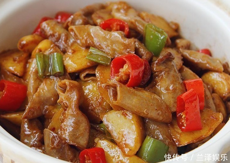 满嘴|这样做土豆烧肥肠，肥肠软糯土豆入味儿，香辣可口，满嘴流油