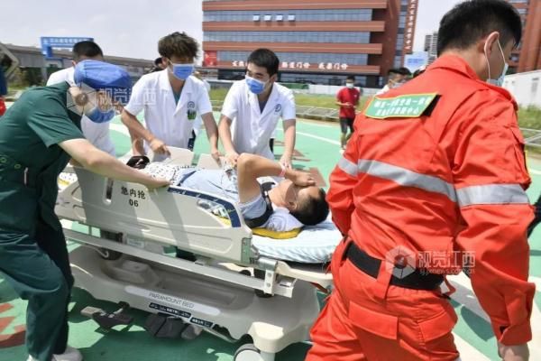 南大一附院|肝脏突发破裂!泰和直飞南昌上演生死时速
