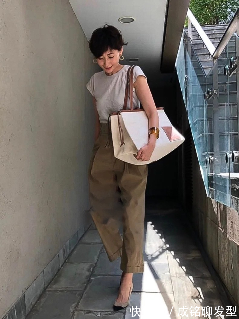 女人味|50岁女人的优雅穿搭,日本大龄博主的搭配示范,时髦减龄又显气质