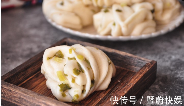 柔软|春天，花10分钟做一笼葱花卷，咸香柔软，好看又好吃
