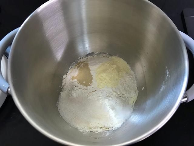 新手|入门级面包配方，新手照着做就行，松软香甜，放三天也不硬