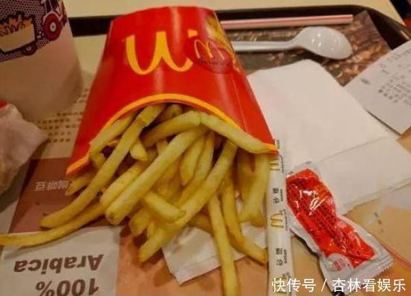 餐盘|在KFC吃薯条时，番茄酱别再倒在餐纸上了，其实薯条盒子上有机关