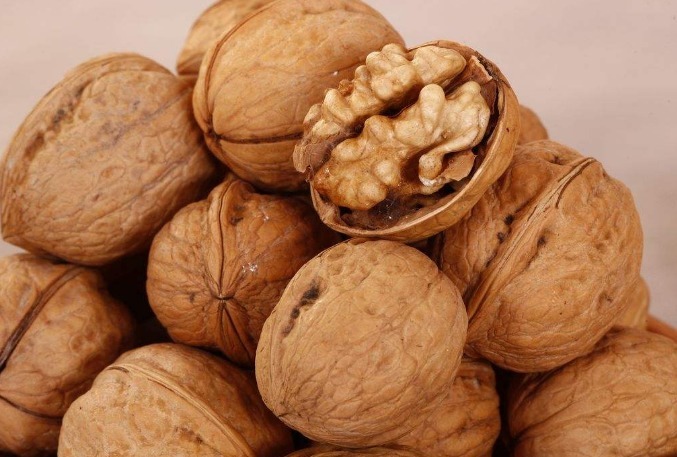 肾虚腰痛|核桃和此物一起煮,肾好了,白发变黑发,胃也越来越健康,可试试