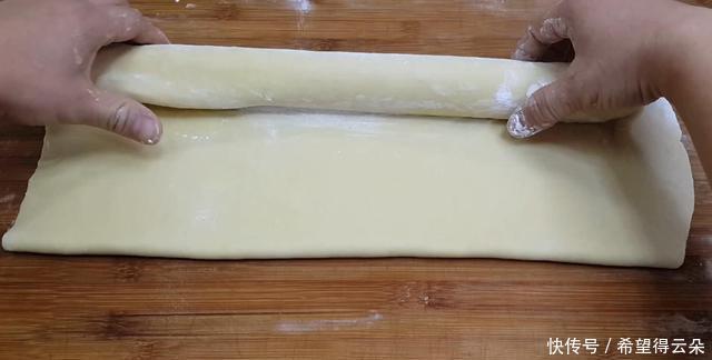 小零食|面粉这样做太神奇了,加3个鸡蛋,个个焦脆香甜,一口一个真过瘾