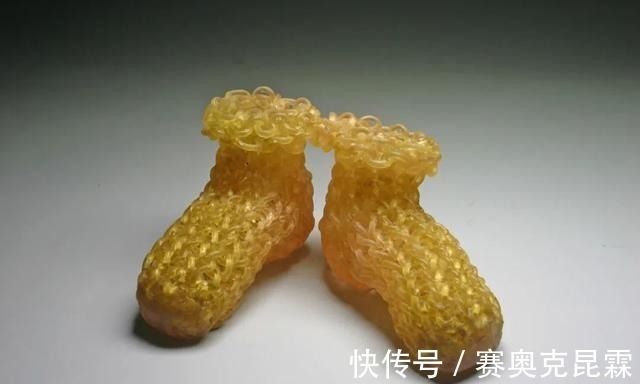 色彩#她是用玻璃雕塑“织毛衣”的第一人,这质感极其逼真!手太牛逼了