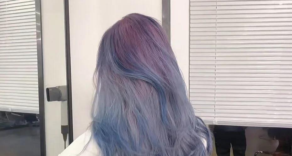 2021年一定要尝试的几款潮色,显白高级又有气质,黄皮也能驾驭