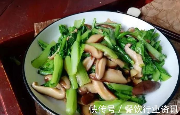 小白菜|美食推荐:小白菜炒香菇、干锅杏鲍菇、剁椒鸡胗、板栗红烧肉