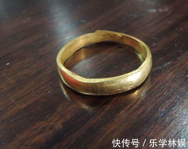戒指 黄金戒指,戴左手好还是右手好多亏行家点醒,才知我一直做错