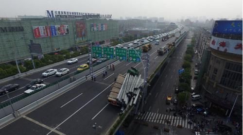 浙江人来上海游玩，经过一条公路疑惑：杭州到绍兴距离都不比它长