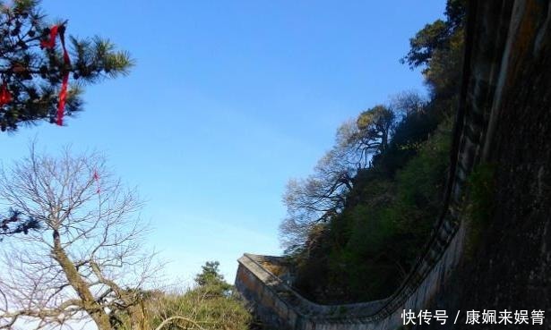 旅游:挂在悬崖峭壁上的紫金城古时神圣不可亲近