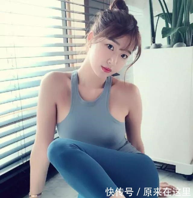 美女|穿搭“无痕裤”的美女让气质满满呈现,年轻有气质,简洁大气!