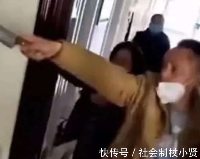 郭杜到景德镇过年，熊磊母女献殷勤，却不见熊父，网友：被抓了？