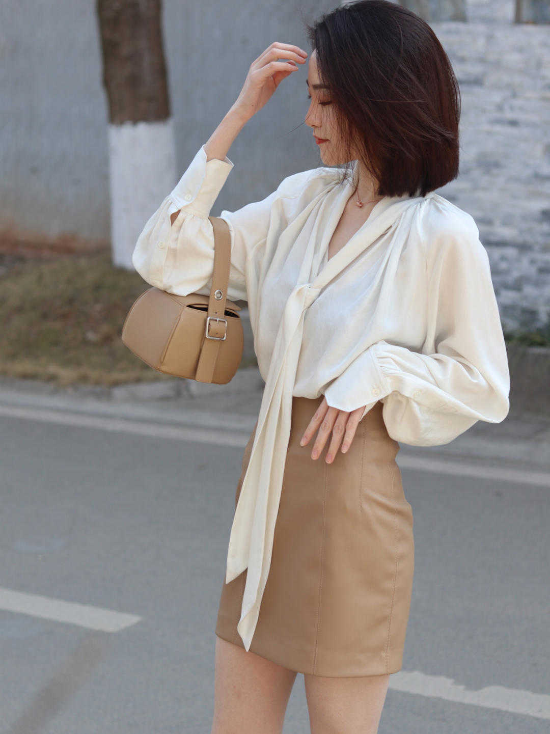 字裙|衬衫的“高级穿法”是这样的，优雅干练又有气场，实用又时髦