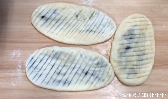 教你自己在家做的烧饼,比包子简单,比馅饼好吃,咬一口酥的掉渣