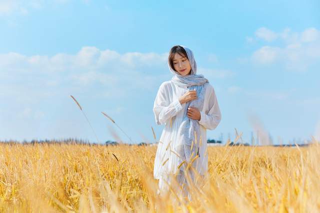 婆婆|儿媳出差去婆家接孩子,全家围桌一起吃饭,唯独儿子一人在旁边!