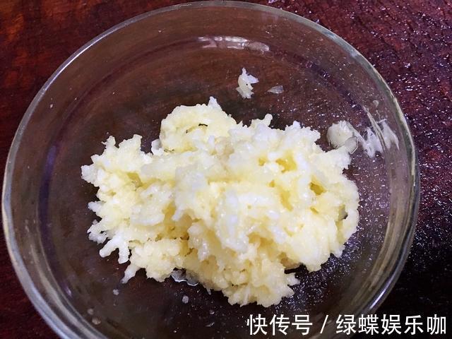 蒜蓉爆香|丝瓜这样吃，简单好做，蒸一蒸原汁原味，味道鲜美