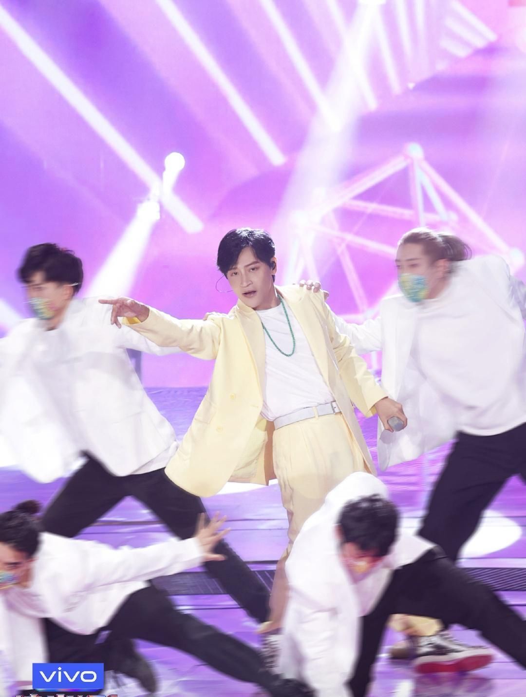 “追光吧哥哥”更新，陈志朋再次带来惊喜，刘维舞台太燃！