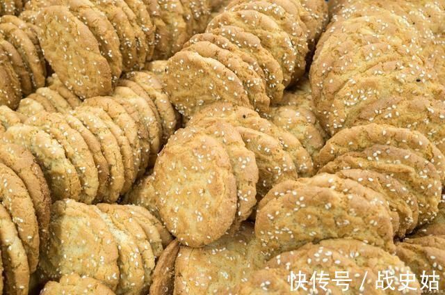 低筋面粉|给老妈做小时候爱吃的零食,咸香酥脆,尝一块不够,还得再来两块