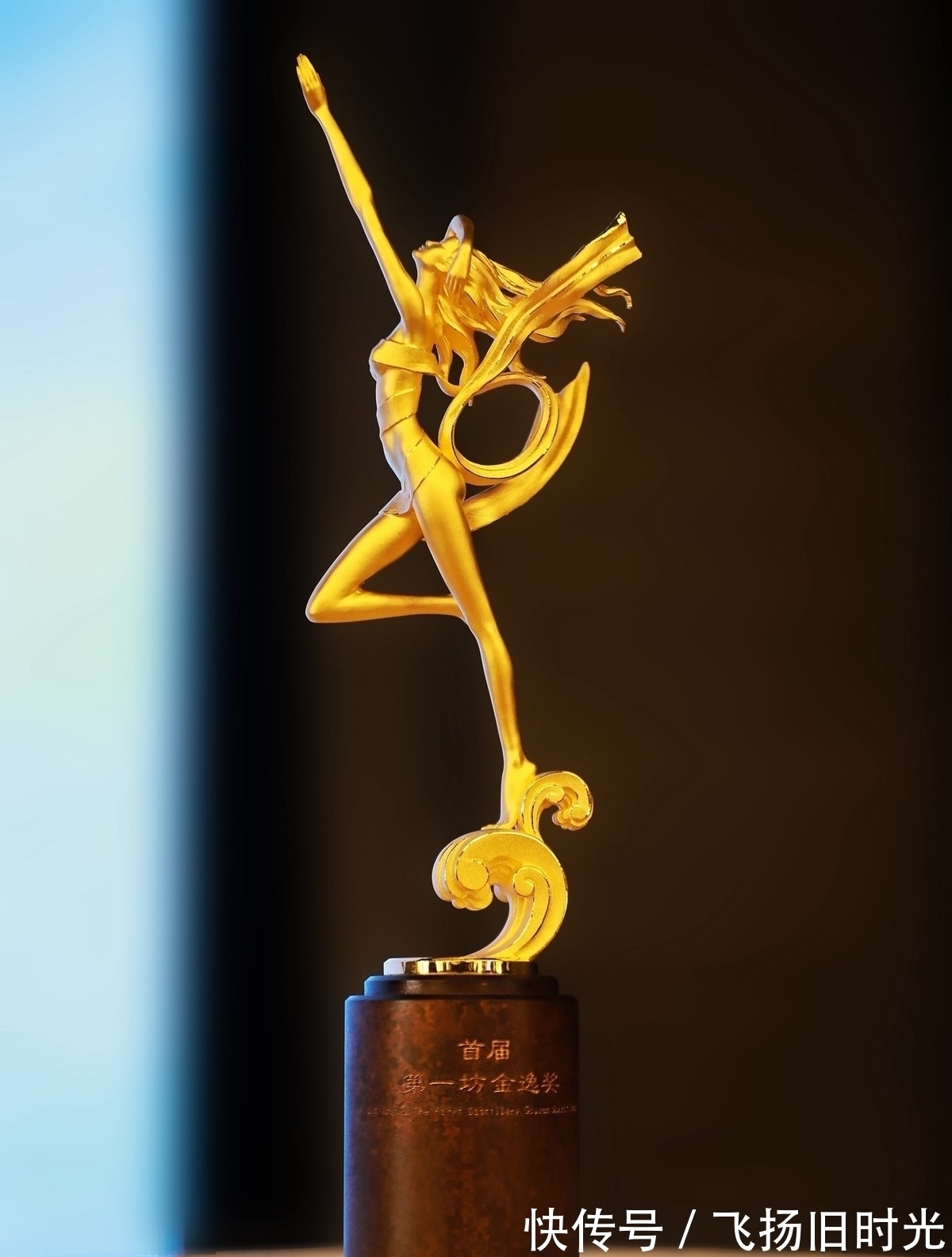 第一坊@贾平凹书法获大奖,100万奖金加纯金奖杯,又有理由涨价喽