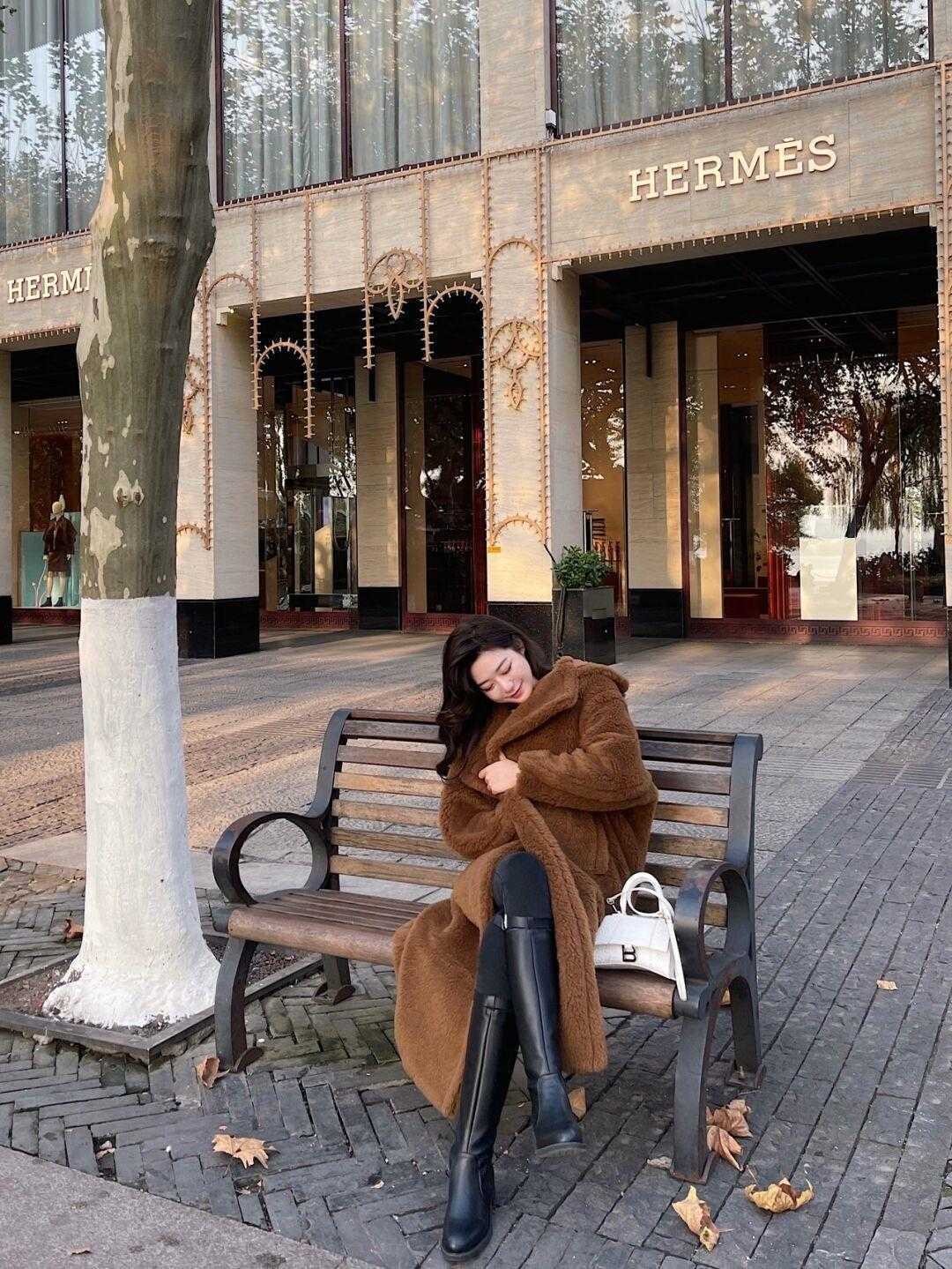 吊带裙 泰迪熊外套搭什么下装最好看,码住这几款,秒变精致时髦精