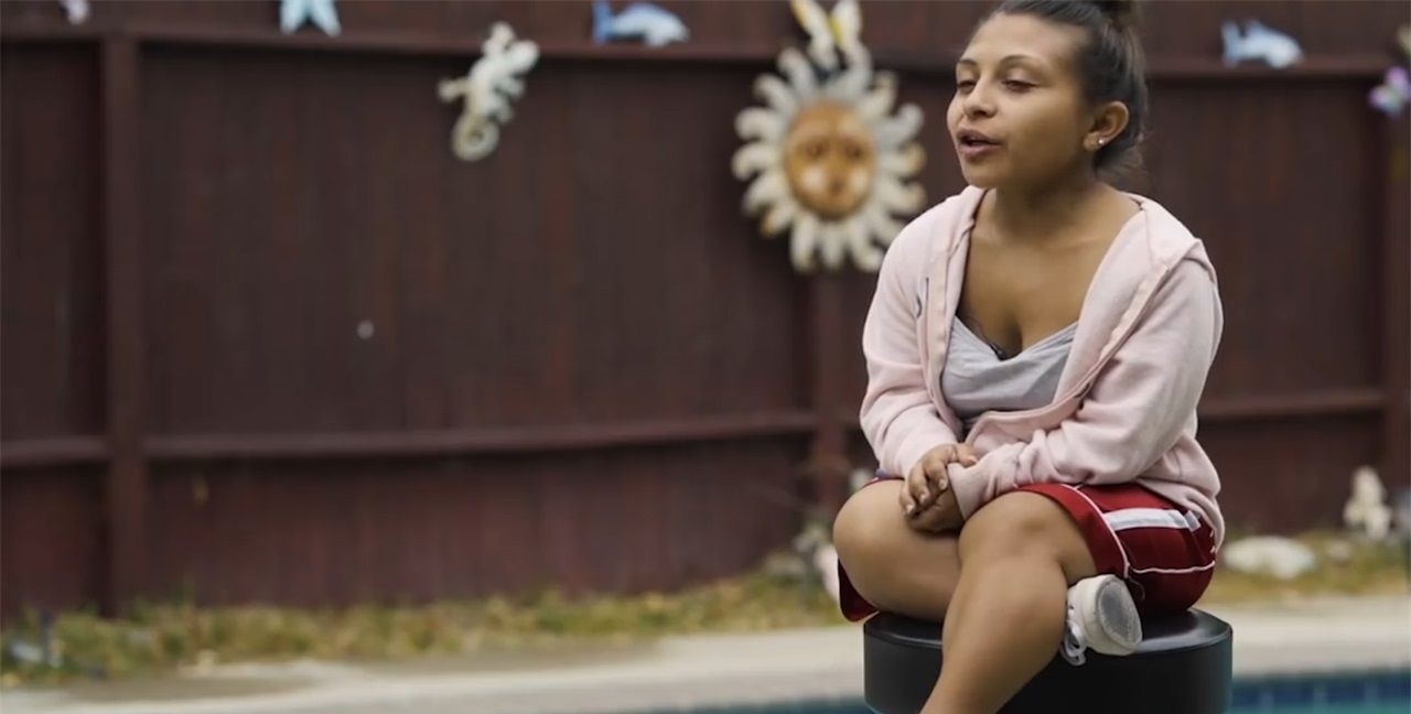 女孩|身高不到1米的21岁女孩,却成为一名模特,人生如同开挂