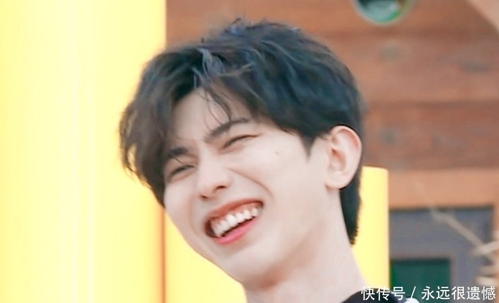 浓妆 蔡徐坤偶像包袱掉一地,卸下了韩系男团浓妆后,这才是真颜值