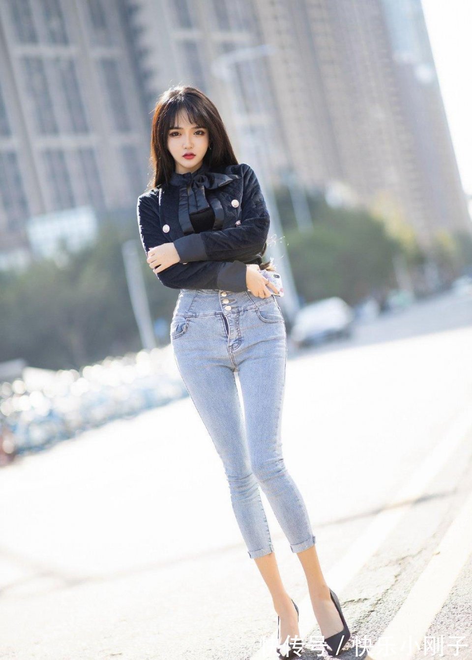 可爱|非常有气质的小姐姐，散发出简约随性的可爱，因为时尚的穿搭