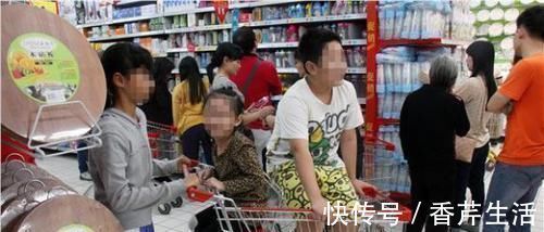 孕妇|“只是碰了一下,有啥关系”7岁男孩猛撞孕妇被打,网友活该