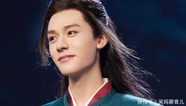 温客行 同学晒龚俊毕业照,放大截屏后看素颜生图,那么普通却自信