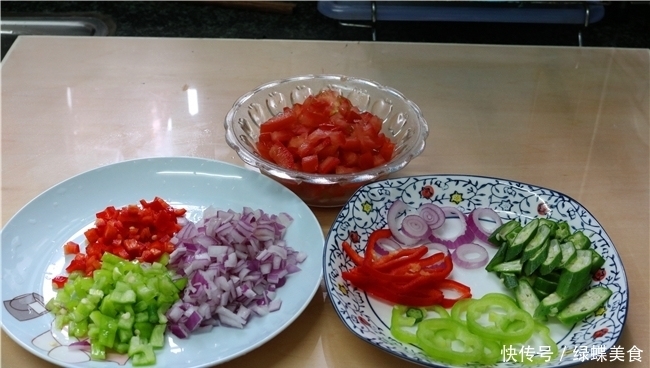 剩米饭完美的吃法不是炒，而是此做法，中西合璧，老人孩子都喜欢